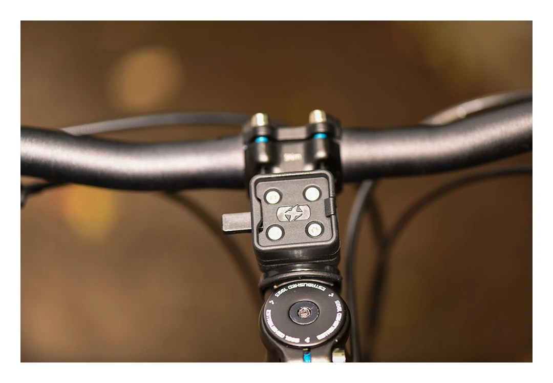 Oxford CLIQR Universal Bicycle Stem Phone Mount 5 Oxford CLIQR Universal Bicycle Stem Phone Mount - Image 3